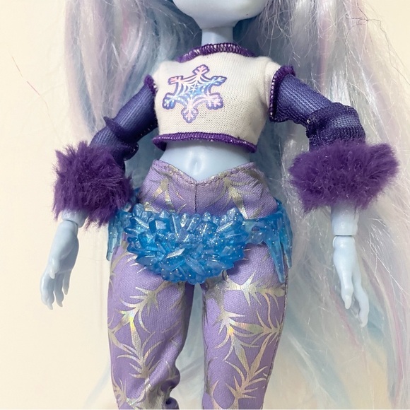 Monster High G3 Abbey Bominable Articulated Yeti Fashion Doll - Picture 10 of 16